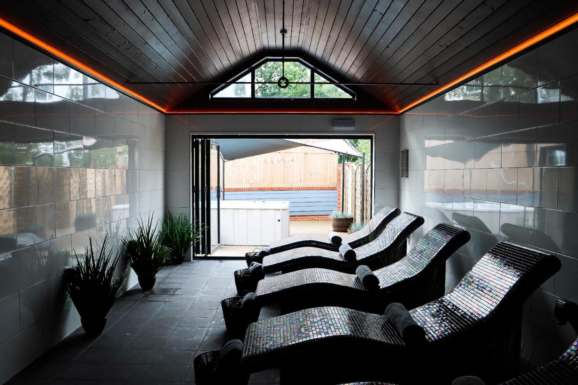 All Saints Resort Bury St. Edmunds Экстерьер фото